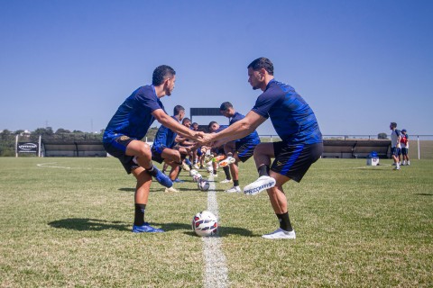Confiança finaliza preparação para enfrentar o Maringá