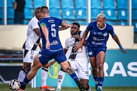 Confiança perde de virada na Arena Batistão