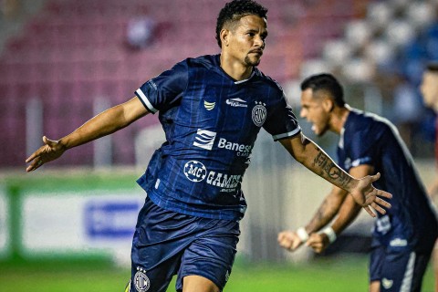 Dragão vence e sai da zona
