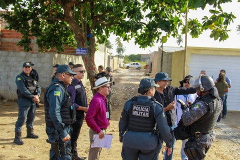 Polícia Militar conduz reintegração de posse na Zona de Expansão de Aracaju