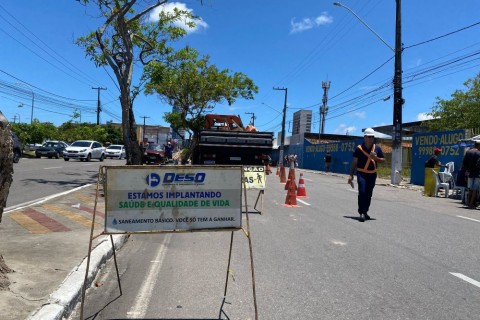 Deso avança em recuperação de tubulação de esgoto no Centro de Aracaju
