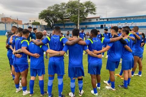 Confiança faz último treino antes de enfrentar o Falcon