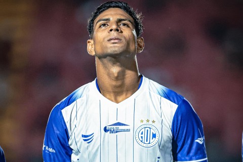 Confiança confirma empréstimo de lateral direito