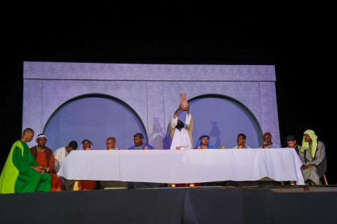 Encenação da Paixão de Cristo marca primeiro final de semana da Vila da Páscoa