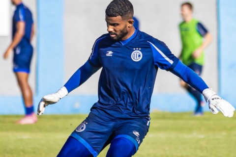 Confiança faz último treino antes do clássico