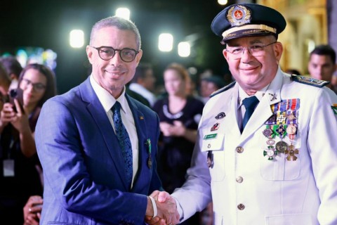Fábio Mitidieri participa da celebração dos 190 anos da Polícia Militar de Sergipe e é homenageado com medalha comemorativa