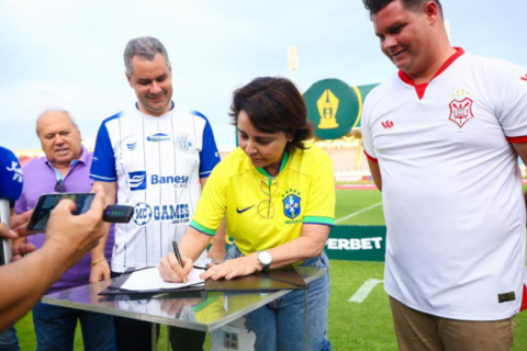 Emília Corrêa assina termo de intenção de parceria entre a Prefeitura de Aracaju e clubes de futebol