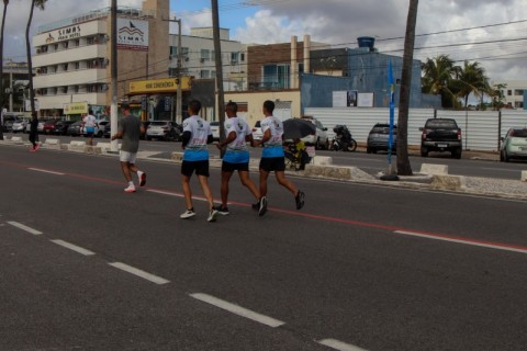Clube de Corrida da PMSE promove integração e qualidade de vida na Orla de Atalaia