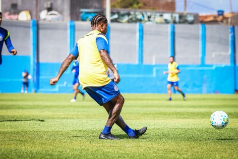 Elenco se reapresenta, e Confiança inicia preparação para estreia na Copa do Nordeste