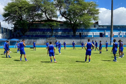 Confiança embarca para enfrentar o Botafogo-PB