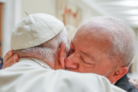 Lula celebra Francisco como o papa da esperança, da alegria e da paz