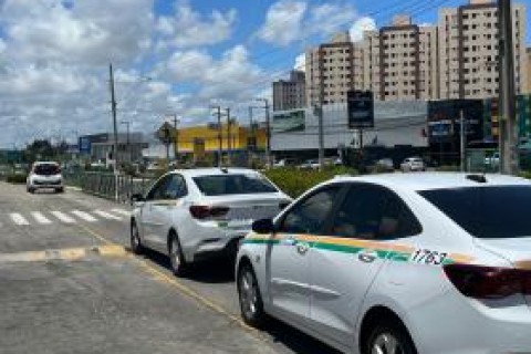 SMTT alerta que transferência de permissão para táxis exigem veículos com até cinco anos de fabricação