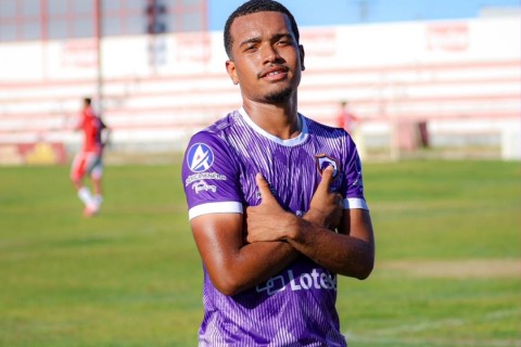 Artilheiro do campeonato, Rafael celebra classificação do Falcon