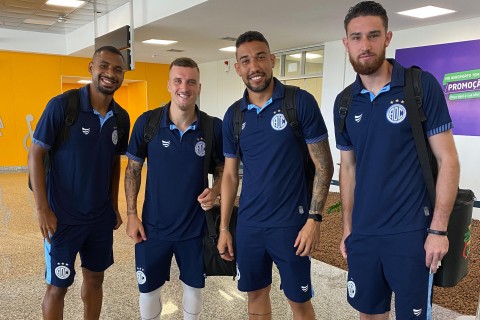 Confiança embarca para Fortaleza