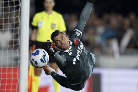 Vasco supera Operário nos pênaltis e segue vivo na Copa do Brasil