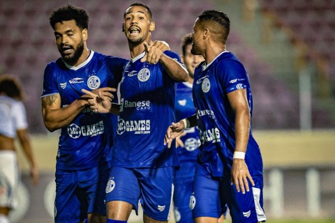 Confiança vence o Falcon e segue 100% no estadual