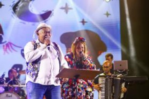 Forró das Antigas e Tecnobrega agitam público do Forró Caju na quinta noite de festa na Praça dos Mercados