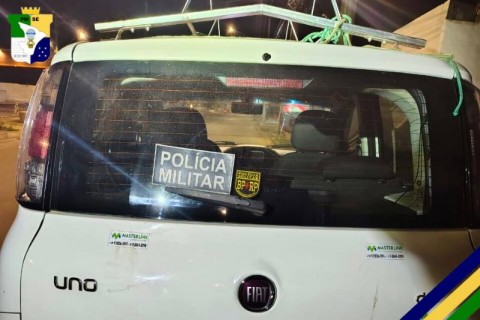 Polícia Militar recupera carro com restrição de furto e roubo em Aracaju