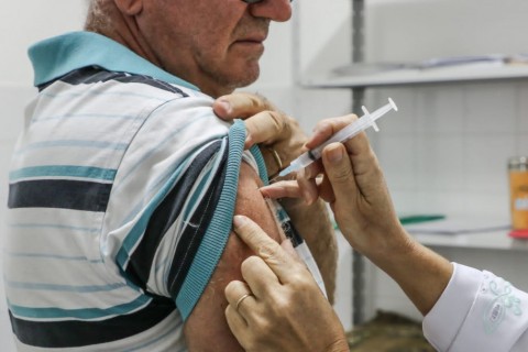 Saúde reforça a importância de idosos se protegerem contra a gripe