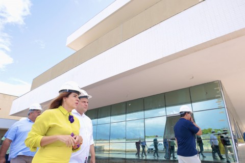 Governadora em exercício visita obras do Hospital do Câncer de Sergipe