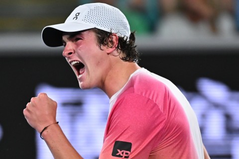 João Fonseca avança à 3ª rodada em Miami após bater tenista francês