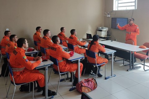 Corpo de Bombeiros realiza aula inaugural do Curso de Formação de Condutores de Viaturas de Emergência