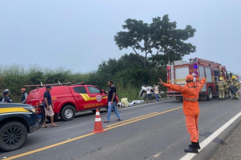 Corpo de Bombeiros atende grave acidente com três óbitos na BR-235, em Frei Paulo