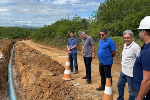 Governo do Estado acompanha andamento de obras no alto sertão sergipano