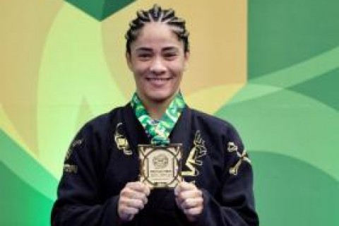 Lutadora de jiu-jitsu apoiada pela Sejesp conquista medalha de ouro em São Paulo