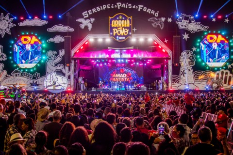 Mais de 35 mil sergipanos e turistas curtem grandes nomes do forró e sertanejo no Arraiá do Povo
