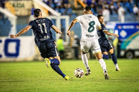Dragão vence Florestta e busca classificação